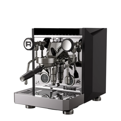 Rocket Espresso Giotto Fast V – machine espresso chrome avec panneaux noirs, vue de trois quarts